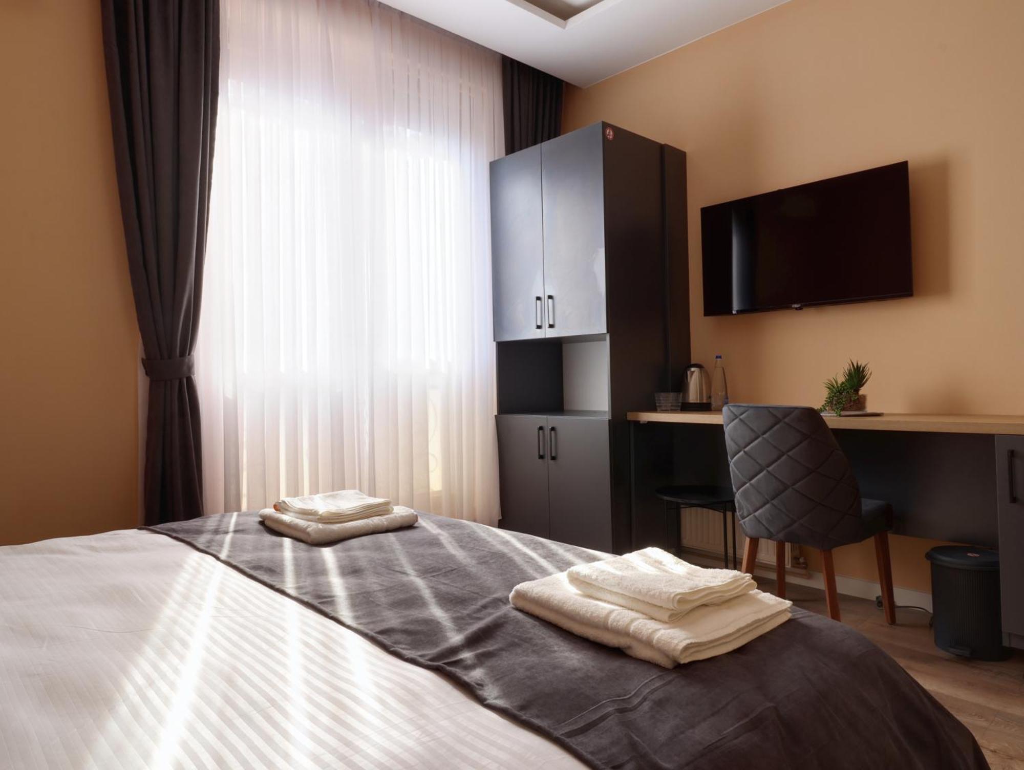 Midtown Prishtina Stays - Central Location Pristina Exteriör bild